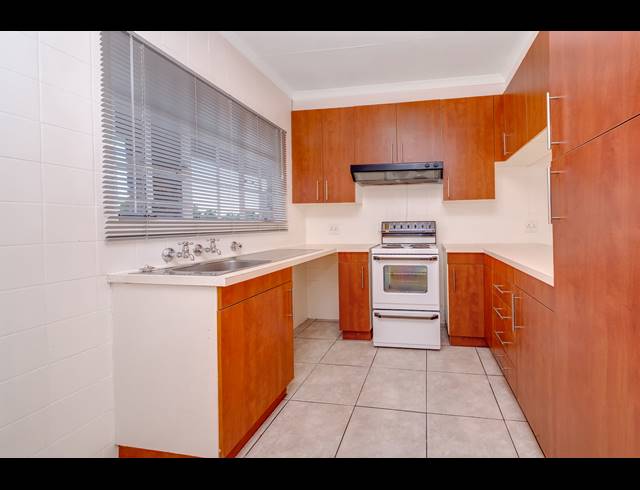 1 BEDROOM RETIREMENT UNIT FOR SALE IN BRYANSTON